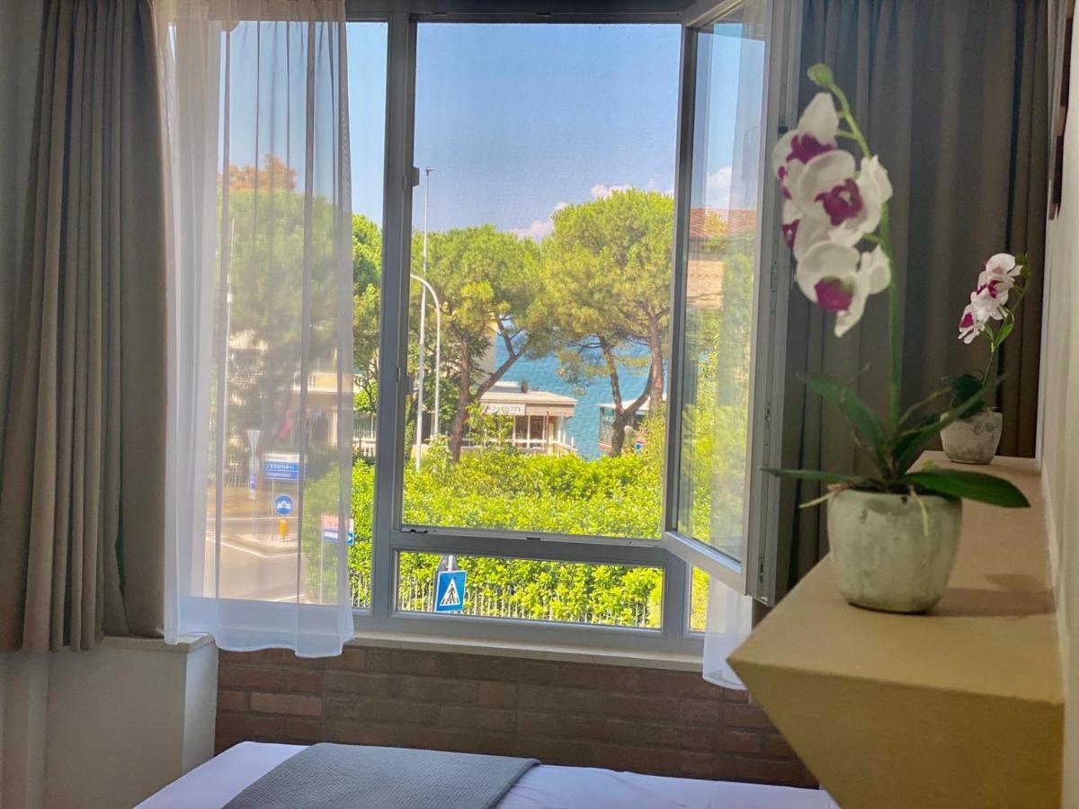 Atico Hotel Desenzano del Garda Exterior foto